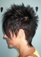 młodzieżowa fryzura krótka, czarne włosy krótkie 5